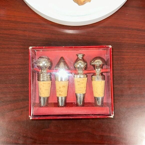 Dayton Hudson Set of 4 Silver Plated Cork Wine Bottle Stoppers - Picture 2 of 10